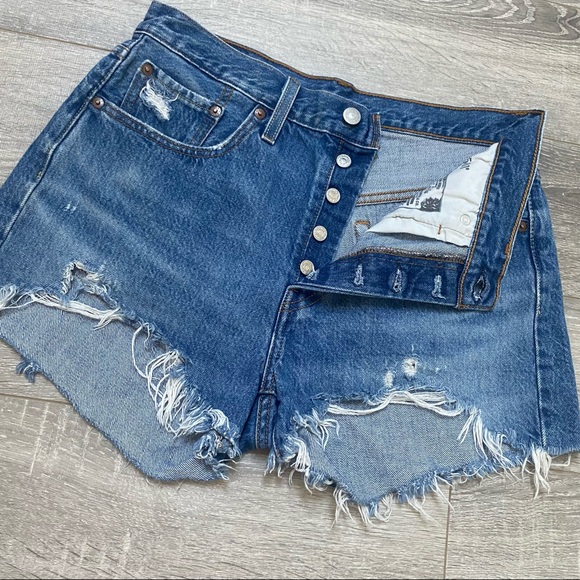 Levi’s premium high rise button fly distressed jean shorts - Picture 11 of 13